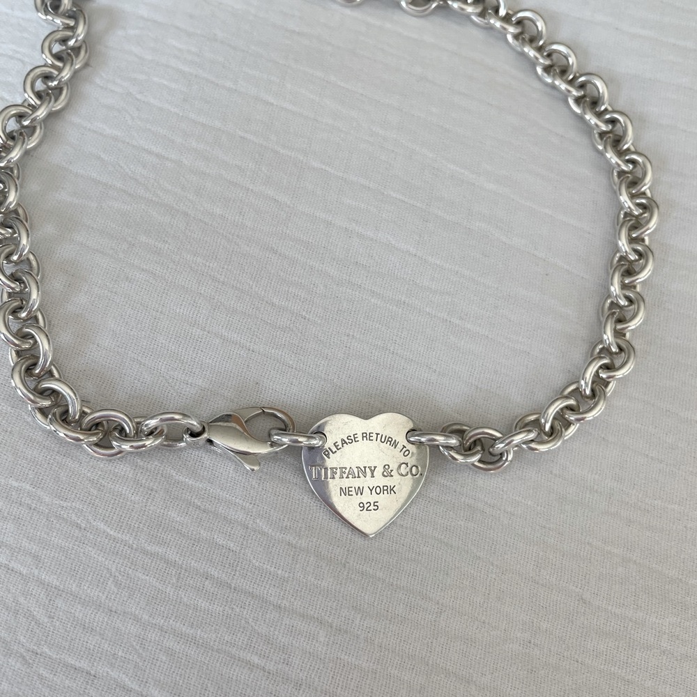Authentic Tiffany & Co heart chain link necklace 15inches. Return to Tiffany.
